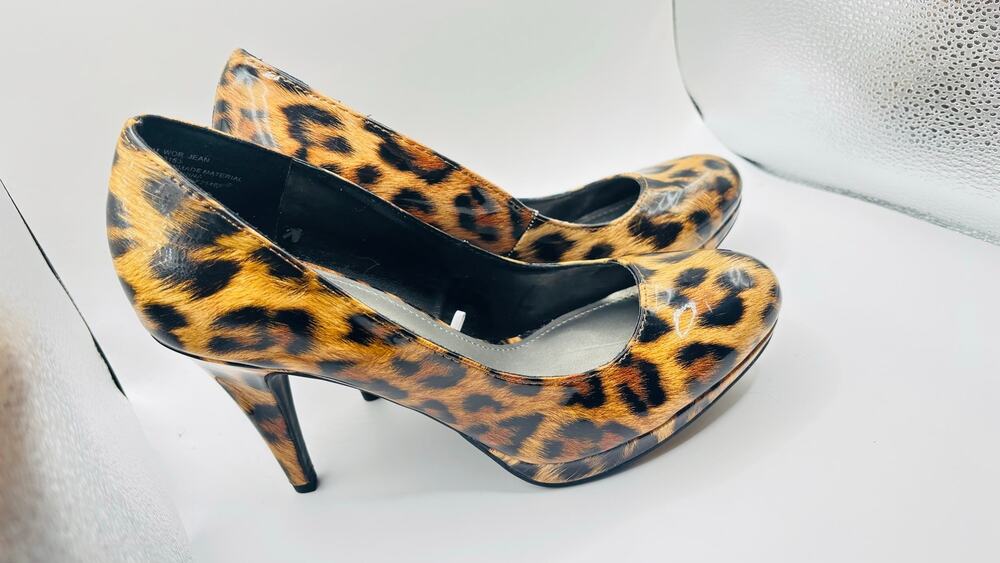 Worthington Jean Leopard print pumps glossy stilleto platform heels shoes sz 9